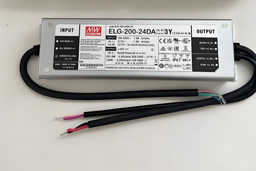 明緯固定式機殼型充電電源為設備持續(xù)充電護航